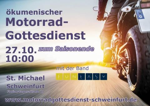 Ein Motorrad fährt in den Sonnenauf- oder Untergang